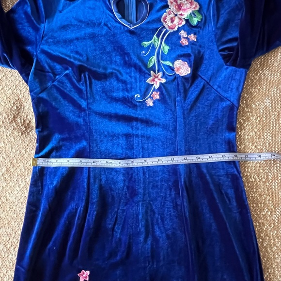 Traditional Asian dress. Never worn. - Picture 2 of 5